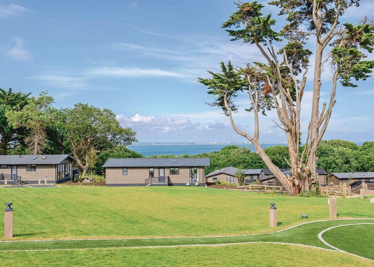 Woodside Bay Lodge Retreat Wootton Bridge  Exterior photo
